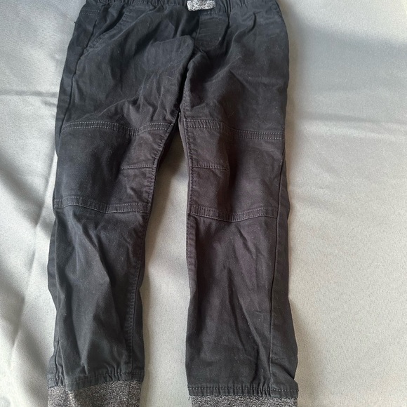 Lot of boys 4T clothing- sweatshirt, 2 pants, shorts and shirt - Picture 2 of 6